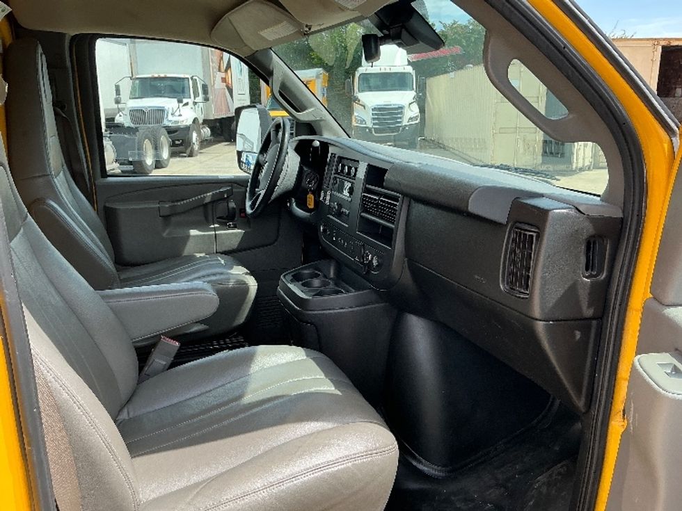 Light Duty Box Truck-Light and Medium Duty Trucks-GMC-2021-Savana G33903-Fresno-CA-62,910\n\t\tmiles-$ 30,500 - Image 22