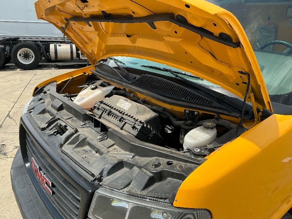 Light Duty Box Truck-Light and Medium Duty Trucks-GMC-2021-Savana G33903-Fresno-CA-62,910\n\t\tmiles-$ 30,500 - Image 24