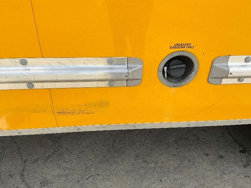 Light Duty Box Truck-Light and Medium Duty Trucks-GMC-2021-Savana G33903-Fresno-CA-62,910\n\t\tmiles-$ 30,500 - Image 27