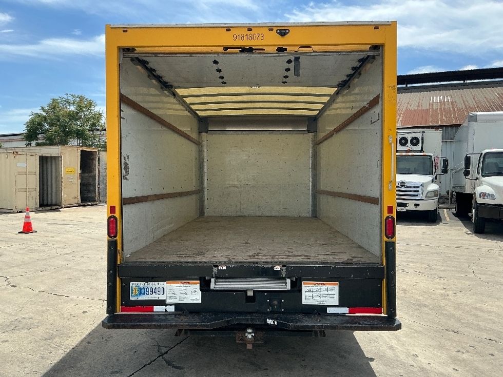 Light Duty Box Truck-Light and Medium Duty Trucks-GMC-2021-Savana G33903-Fresno-CA-62,910\n\t\tmiles-$ 30,500 - Image 8
