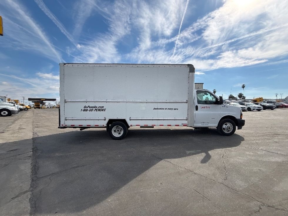Light Duty Box Truck-Light and Medium Duty Trucks-GMC-2021-Savana G33903-Fresno-CA-65,865\n\t\tmiles-$ 34,750 - Image 13