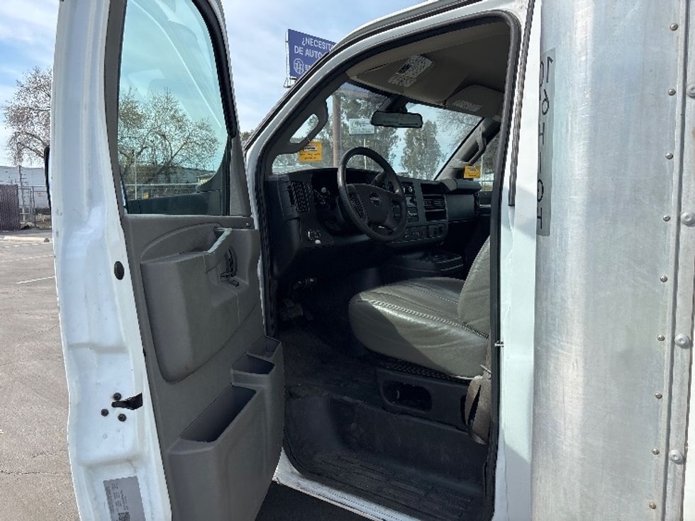 Light Duty Box Truck-Light and Medium Duty Trucks-GMC-2021-Savana G33903-Fresno-CA-65,865\n\t\tmiles-$ 34,750 - Image 14