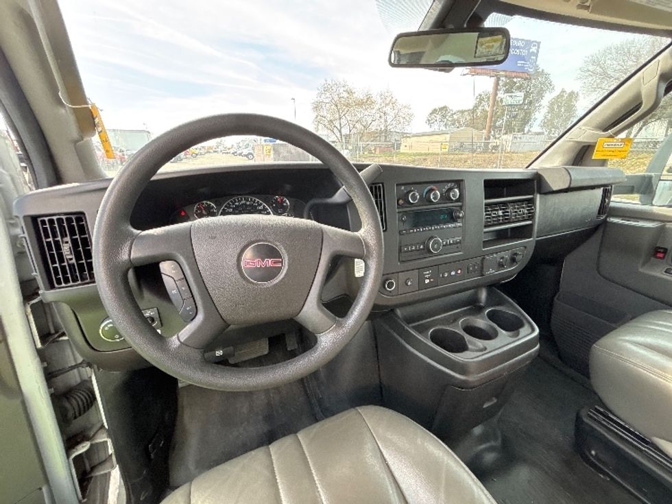 Light Duty Box Truck-Light and Medium Duty Trucks-GMC-2021-Savana G33903-Fresno-CA-65,865\n\t\tmiles-$ 34,750 - Image 16