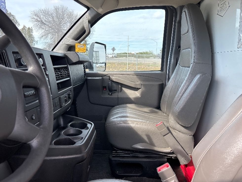 Light Duty Box Truck-Light and Medium Duty Trucks-GMC-2021-Savana G33903-Fresno-CA-65,865\n\t\tmiles-$ 34,750 - Image 17