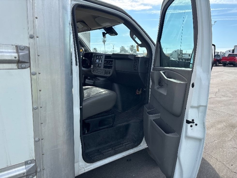 Light Duty Box Truck-Light and Medium Duty Trucks-GMC-2021-Savana G33903-Fresno-CA-65,865\n\t\tmiles-$ 34,750 - Image 18