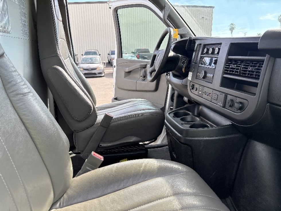 Light Duty Box Truck-Light and Medium Duty Trucks-GMC-2021-Savana G33903-Fresno-CA-65,865\n\t\tmiles-$ 34,750 - Image 20