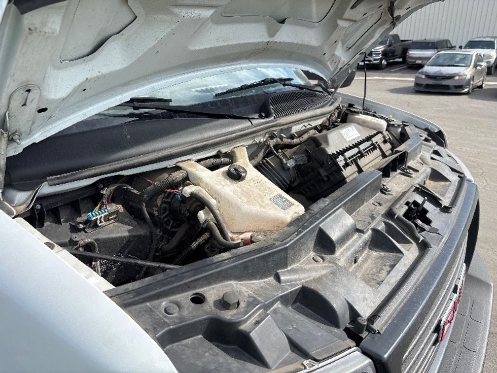 Light Duty Box Truck-Light and Medium Duty Trucks-GMC-2021-Savana G33903-Fresno-CA-65,865\n\t\tmiles-$ 34,750 - Image 21