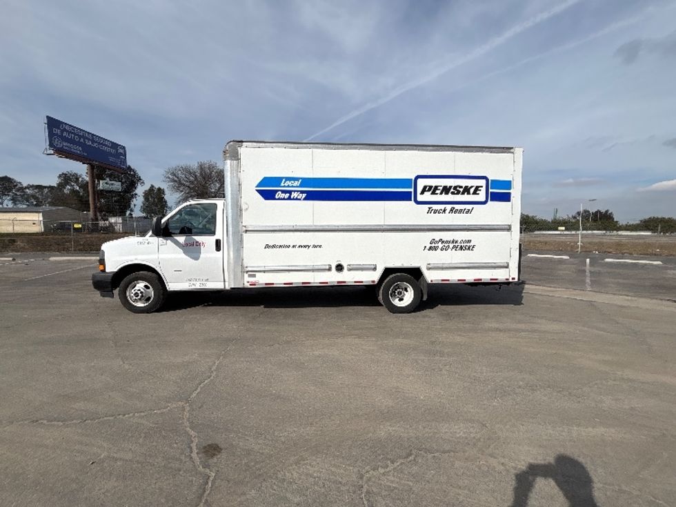 Light Duty Box Truck-Light and Medium Duty Trucks-GMC-2021-Savana G33903-Fresno-CA-65,865\n\t\tmiles-$ 34,750 - Image 4