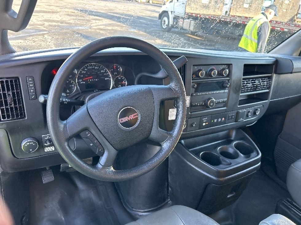 Light Duty Box Truck-Light and Medium Duty Trucks-GMC-2021-Savana G33903-Fresno-CA-74,309\n\t\tmiles-$ 30,750 - Image 17
