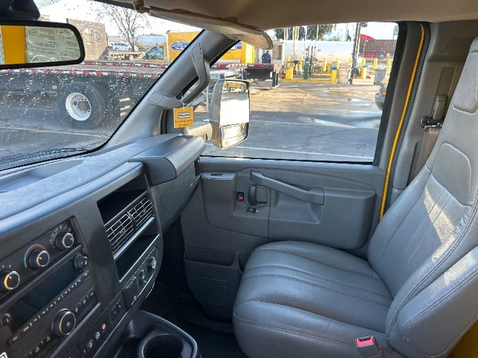 Light Duty Box Truck-Light and Medium Duty Trucks-GMC-2021-Savana G33903-Fresno-CA-74,309\n\t\tmiles-$ 30,750 - Image 19