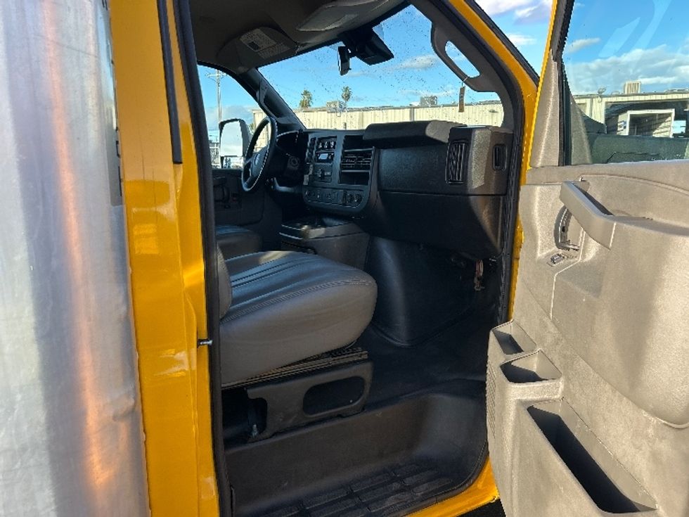 Light Duty Box Truck-Light and Medium Duty Trucks-GMC-2021-Savana G33903-Fresno-CA-74,309\n\t\tmiles-$ 30,750 - Image 20