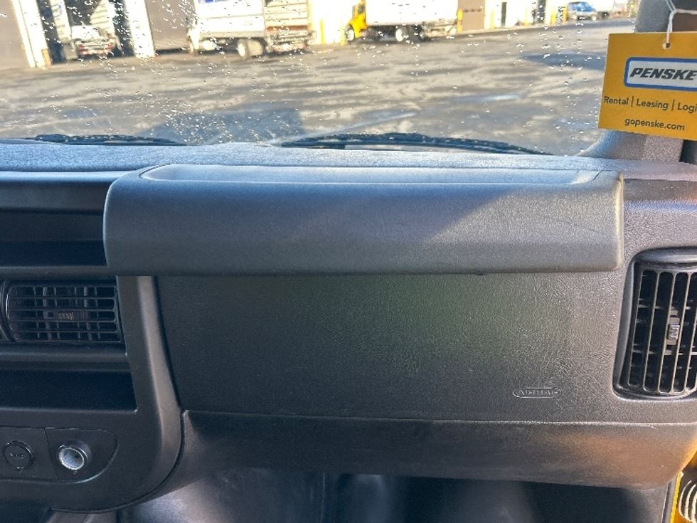 Light Duty Box Truck-Light and Medium Duty Trucks-GMC-2021-Savana G33903-Fresno-CA-74,309\n\t\tmiles-$ 30,750 - Image 21