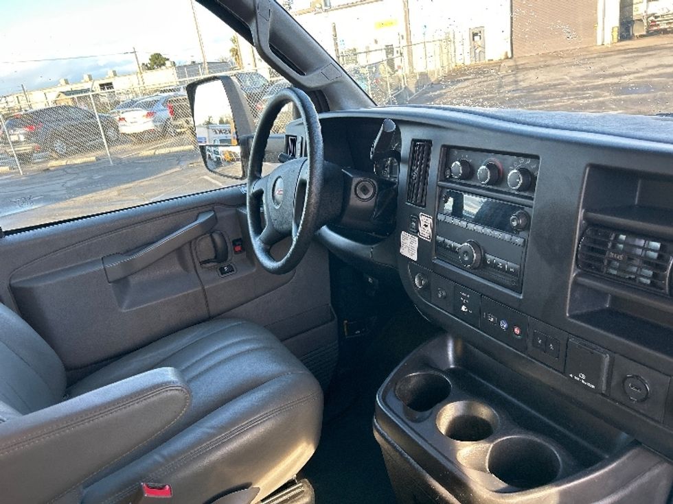 Light Duty Box Truck-Light and Medium Duty Trucks-GMC-2021-Savana G33903-Fresno-CA-74,309\n\t\tmiles-$ 30,750 - Image 22