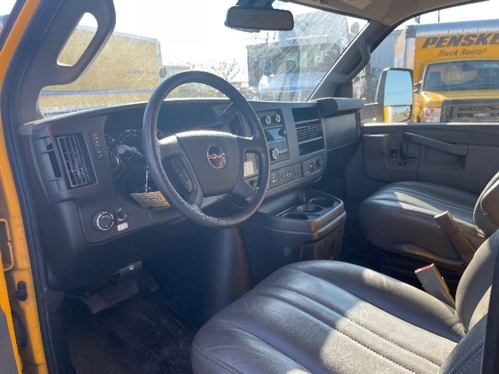 Light Duty Box Truck-Light and Medium Duty Trucks-GMC-2021-Savana G33903-Fresno-CA-78,517\n\t\tmiles-$ 35,750 - Image 15