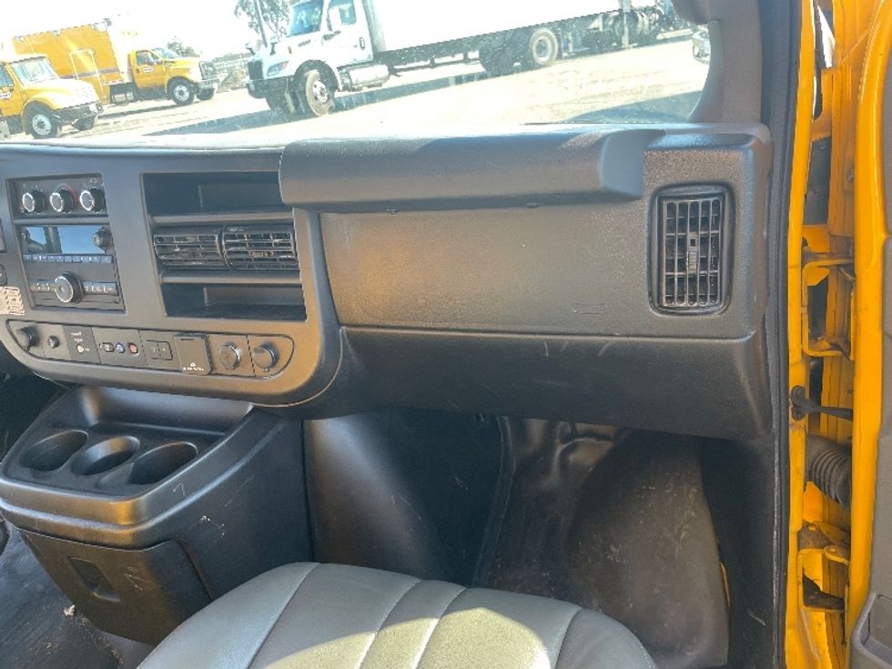 Light Duty Box Truck-Light and Medium Duty Trucks-GMC-2021-Savana G33903-Fresno-CA-78,517\n\t\tmiles-$ 35,750 - Image 19