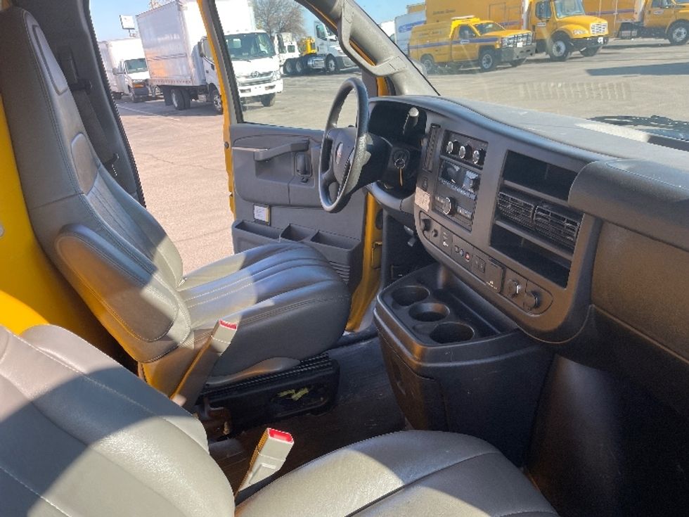 Light Duty Box Truck-Light and Medium Duty Trucks-GMC-2021-Savana G33903-Fresno-CA-78,517\n\t\tmiles-$ 35,750 - Image 20