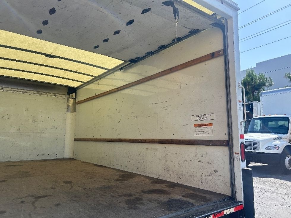 Light Duty Box Truck-Light and Medium Duty Trucks-GMC-2021-Savana G33903-Fresno-CA-84,454\n\t\tmiles-$ 30,750 - Image 11