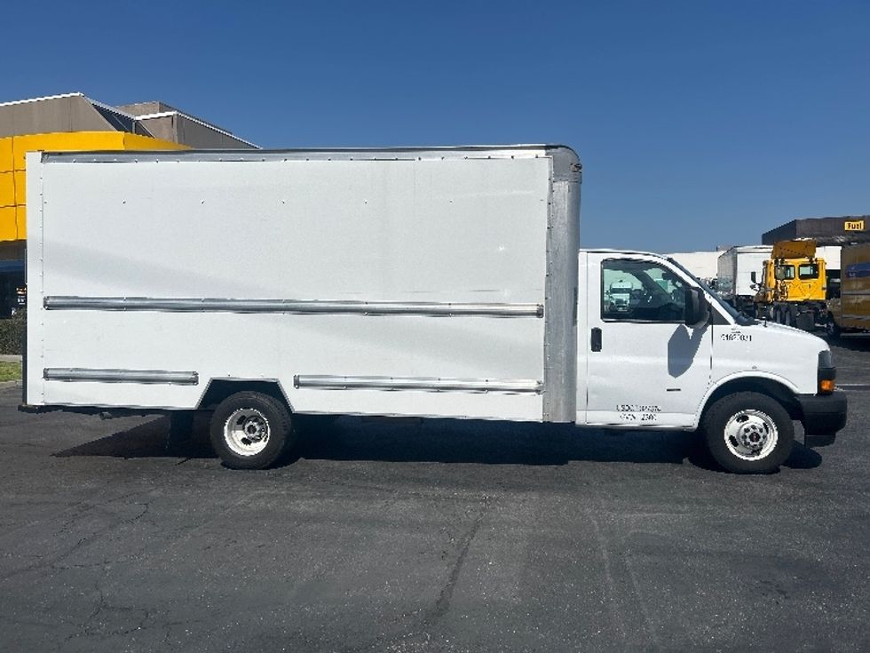 Light Duty Box Truck-Light and Medium Duty Trucks-GMC-2021-Savana G33903-Fresno-CA-84,454\n\t\tmiles-$ 30,750 - Image 14