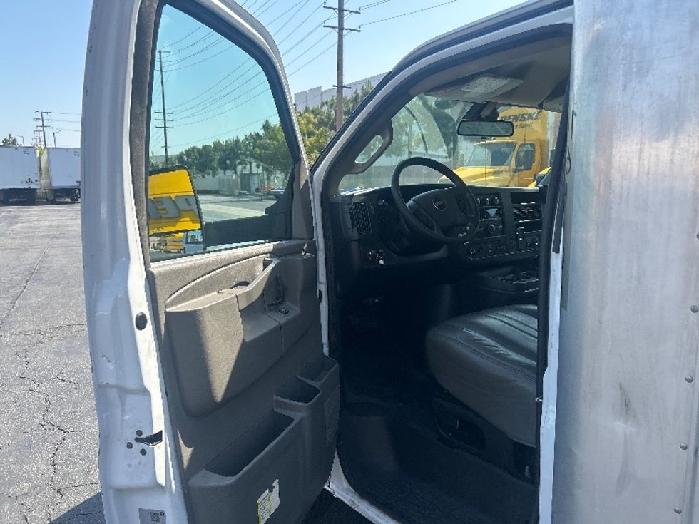 Light Duty Box Truck-Light and Medium Duty Trucks-GMC-2021-Savana G33903-Fresno-CA-84,454\n\t\tmiles-$ 30,750 - Image 15