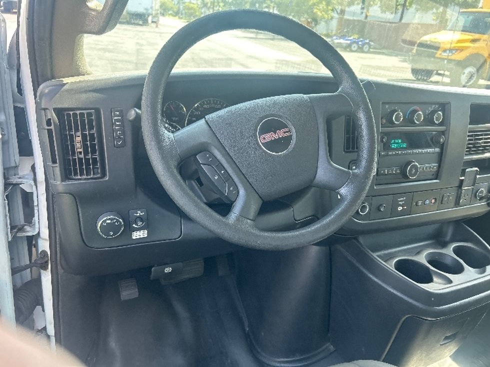 Light Duty Box Truck-Light and Medium Duty Trucks-GMC-2021-Savana G33903-Fresno-CA-84,454\n\t\tmiles-$ 30,750 - Image 16