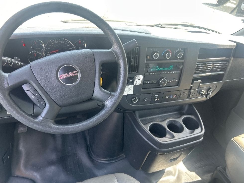 Light Duty Box Truck-Light and Medium Duty Trucks-GMC-2021-Savana G33903-Fresno-CA-84,454\n\t\tmiles-$ 30,750 - Image 17