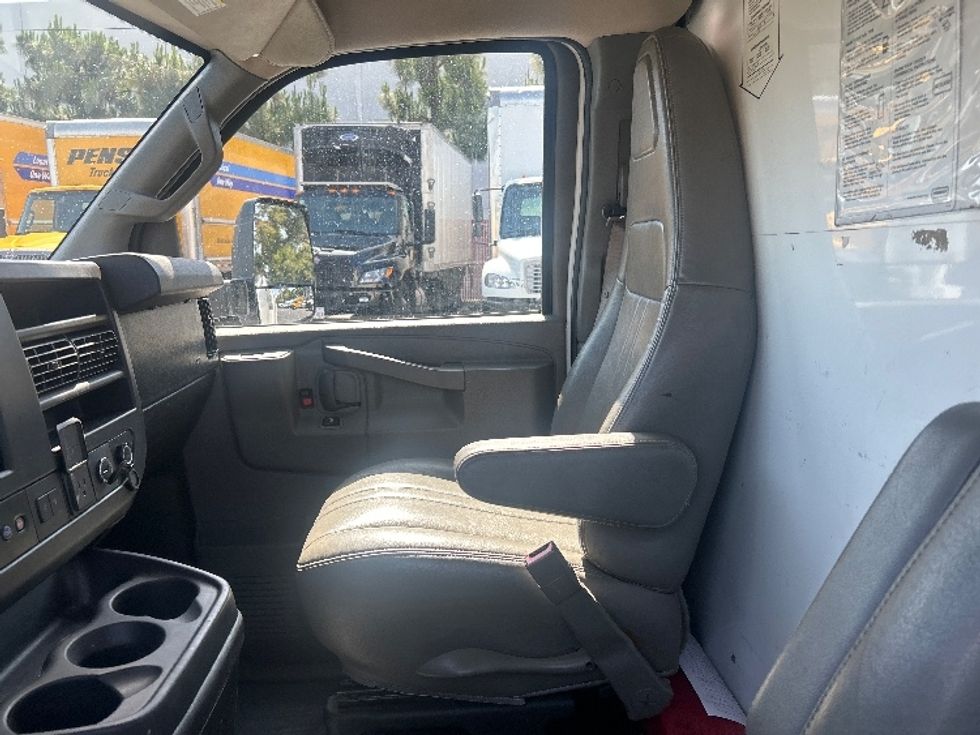 Light Duty Box Truck-Light and Medium Duty Trucks-GMC-2021-Savana G33903-Fresno-CA-84,454\n\t\tmiles-$ 30,750 - Image 18