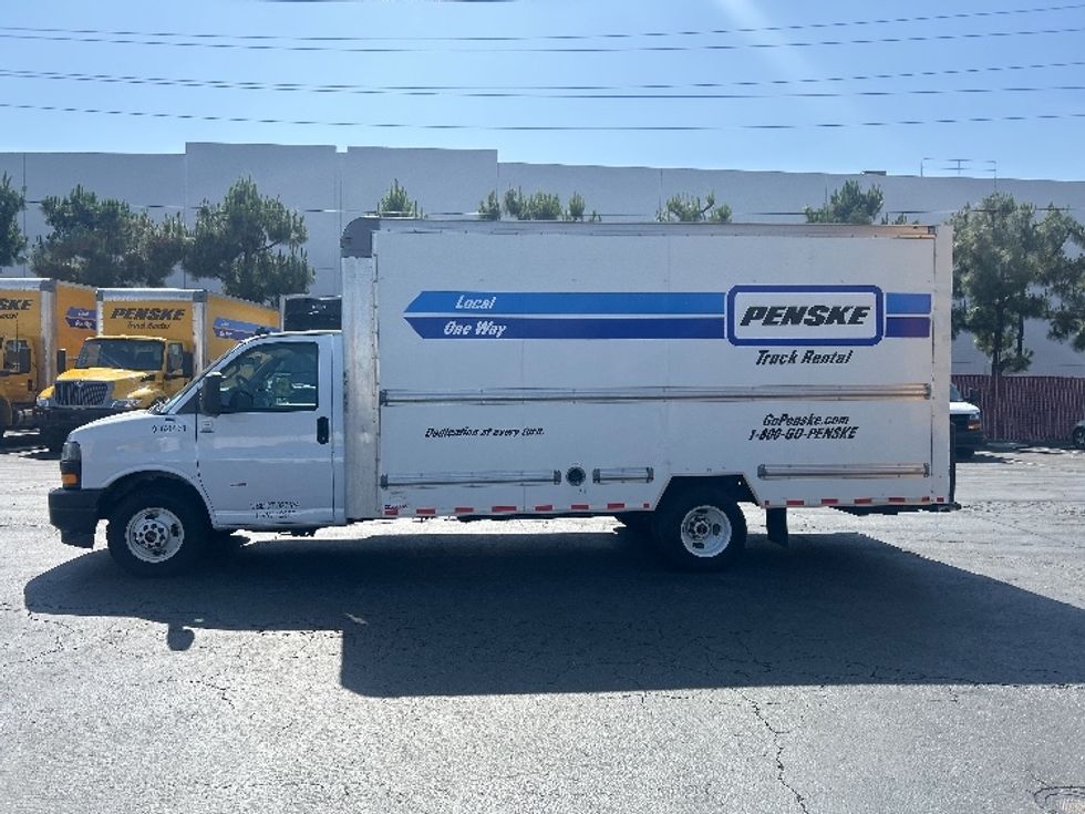 Light Duty Box Truck-Light and Medium Duty Trucks-GMC-2021-Savana G33903-Fresno-CA-84,454\n\t\tmiles-$ 30,750 - Image 4