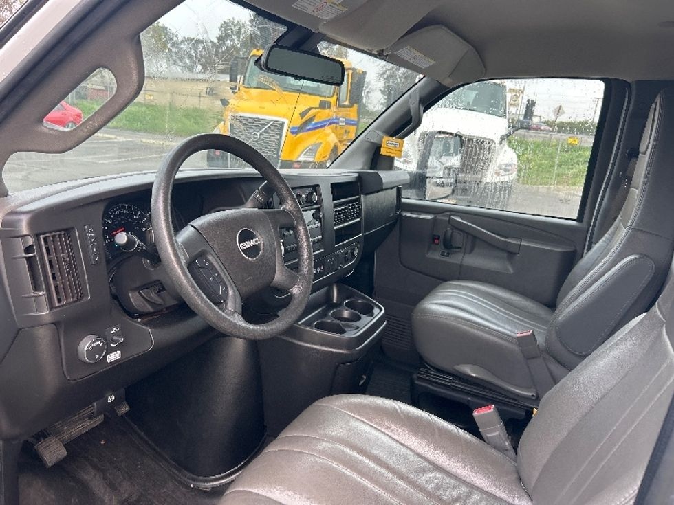 Light Duty Box Truck-Light and Medium Duty Trucks-GMC-2021-Savana G33903-Fresno-CA-86,237\n\t\tmiles-$ 32,250 - Image 17