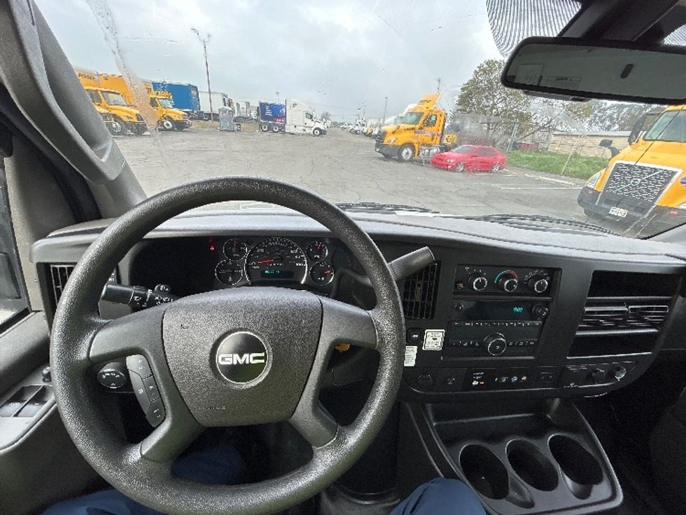 Light Duty Box Truck-Light and Medium Duty Trucks-GMC-2021-Savana G33903-Fresno-CA-86,237\n\t\tmiles-$ 32,250 - Image 18