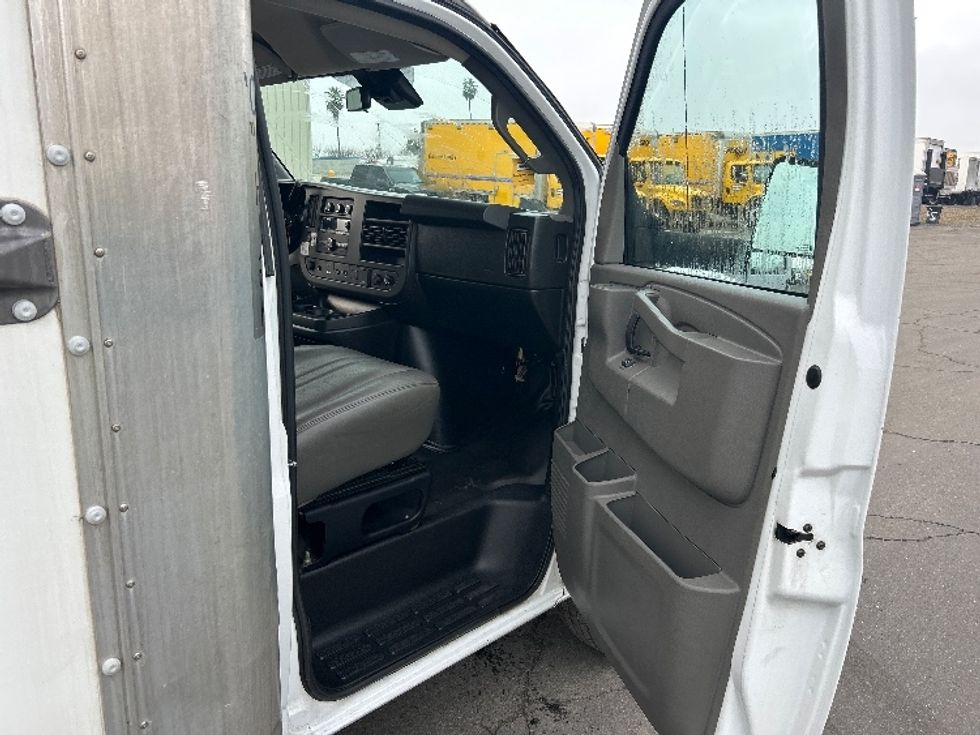 Light Duty Box Truck-Light and Medium Duty Trucks-GMC-2021-Savana G33903-Fresno-CA-86,237\n\t\tmiles-$ 32,250 - Image 20