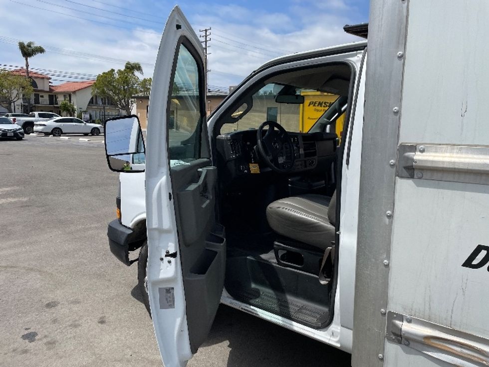 Light Duty Box Truck-Light and Medium Duty Trucks-GMC-2021-Savana G33903-Fresno-CA-87,767\n\t\tmiles-$ 28,750 - Image 13