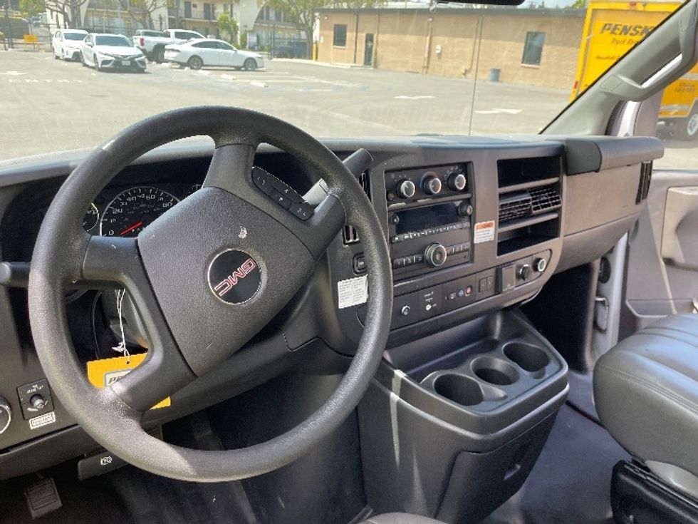 Light Duty Box Truck-Light and Medium Duty Trucks-GMC-2021-Savana G33903-Fresno-CA-87,767\n\t\tmiles-$ 28,750 - Image 14