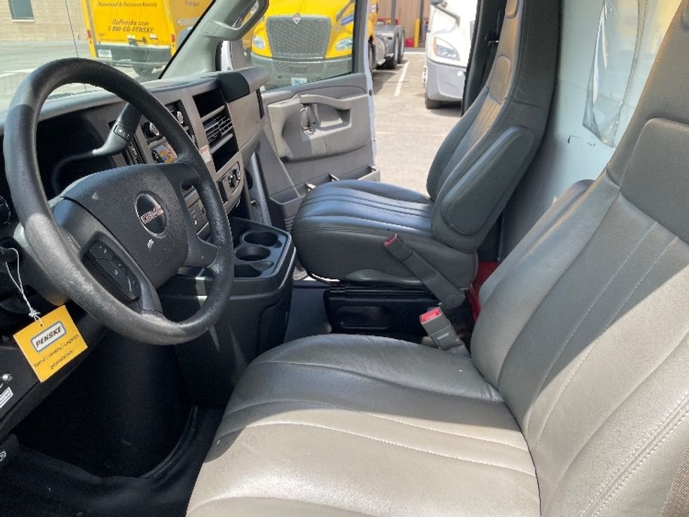 Light Duty Box Truck-Light and Medium Duty Trucks-GMC-2021-Savana G33903-Fresno-CA-87,767\n\t\tmiles-$ 28,750 - Image 16