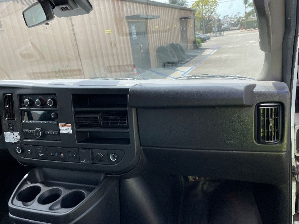 Light Duty Box Truck-Light and Medium Duty Trucks-GMC-2021-Savana G33903-Fresno-CA-87,767\n\t\tmiles-$ 28,750 - Image 18