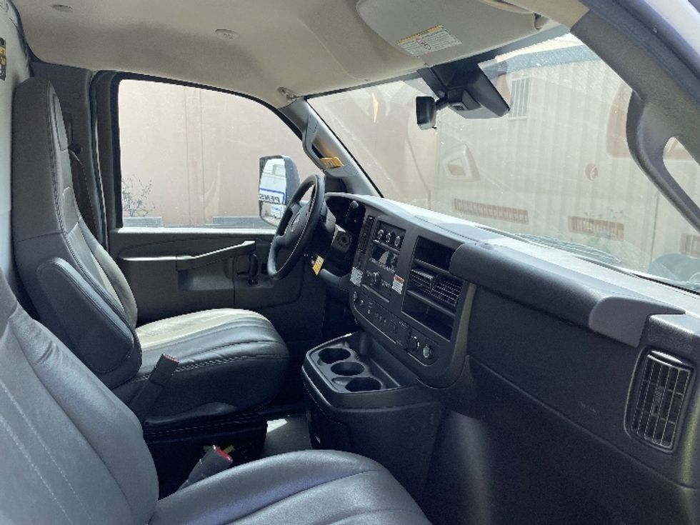 Light Duty Box Truck-Light and Medium Duty Trucks-GMC-2021-Savana G33903-Fresno-CA-87,767\n\t\tmiles-$ 28,750 - Image 19