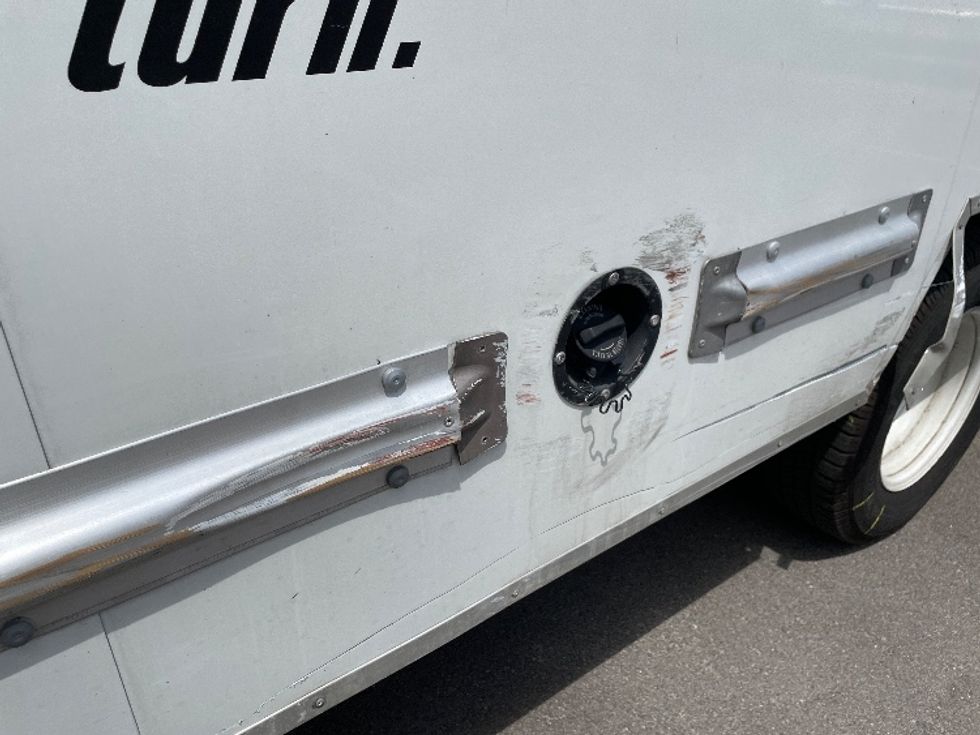 Light Duty Box Truck-Light and Medium Duty Trucks-GMC-2021-Savana G33903-Fresno-CA-87,767\n\t\tmiles-$ 28,750 - Image 23