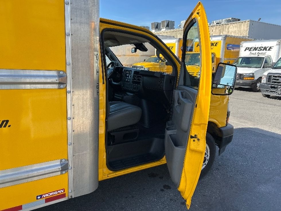 Light Duty Box Truck-Light and Medium Duty Trucks-GMC-2021-Savana G33903-Fresno-CA-90,443\n\t\tmiles-$ 28,750 - Image 20