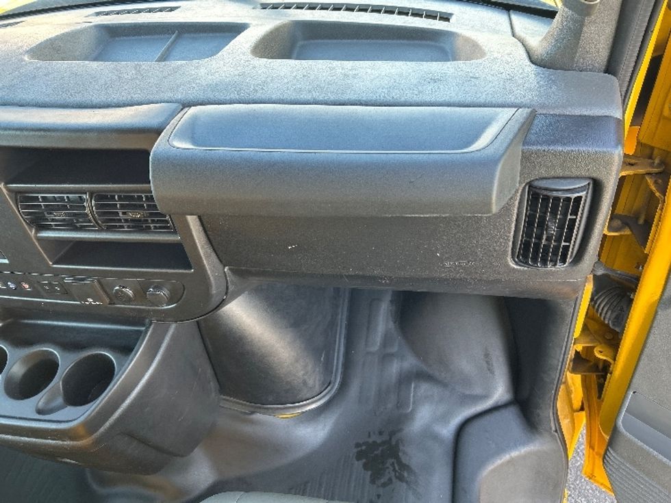 Light Duty Box Truck-Light and Medium Duty Trucks-GMC-2021-Savana G33903-Fresno-CA-90,443\n\t\tmiles-$ 28,750 - Image 21