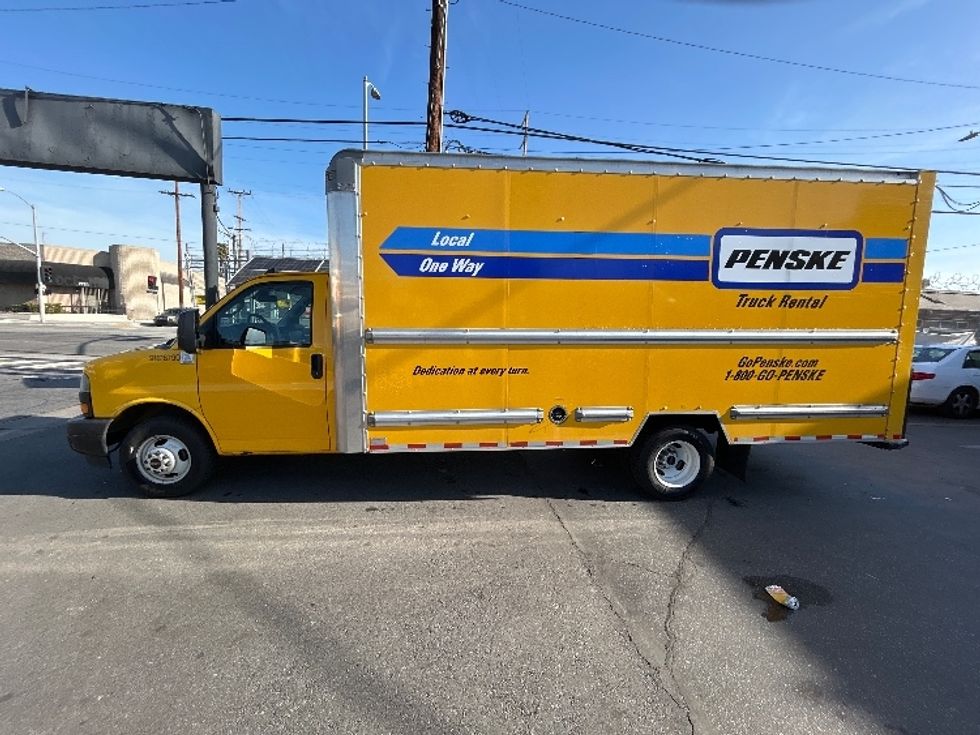 Light Duty Box Truck-Light and Medium Duty Trucks-GMC-2021-Savana G33903-Fresno-CA-90,443\n\t\tmiles-$ 28,750 - Image 4