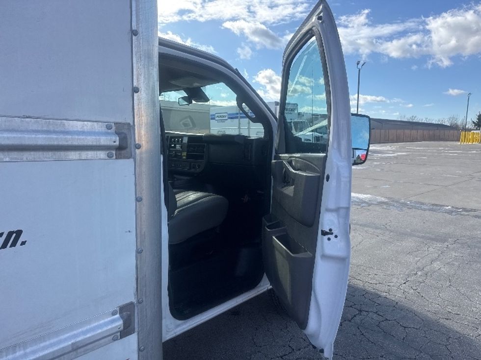 Light Duty Box Truck-Light and Medium Duty Trucks-GMC-2021-Savana G33903-Gahanna-OH-102,435\n\t\tmiles-$ 29,750 - Image 20