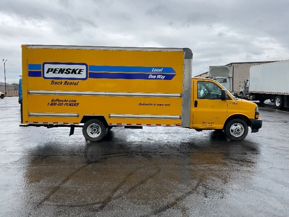 Light Duty Box Truck-Light and Medium Duty Trucks-GMC-2021-Savana G33903-Gahanna-OH-168,016\n\t\tmiles-$ 17,000 - Image 14