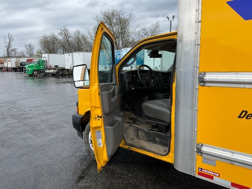 Light Duty Box Truck-Light and Medium Duty Trucks-GMC-2021-Savana G33903-Gahanna-OH-168,016\n\t\tmiles-$ 17,000 - Image 15