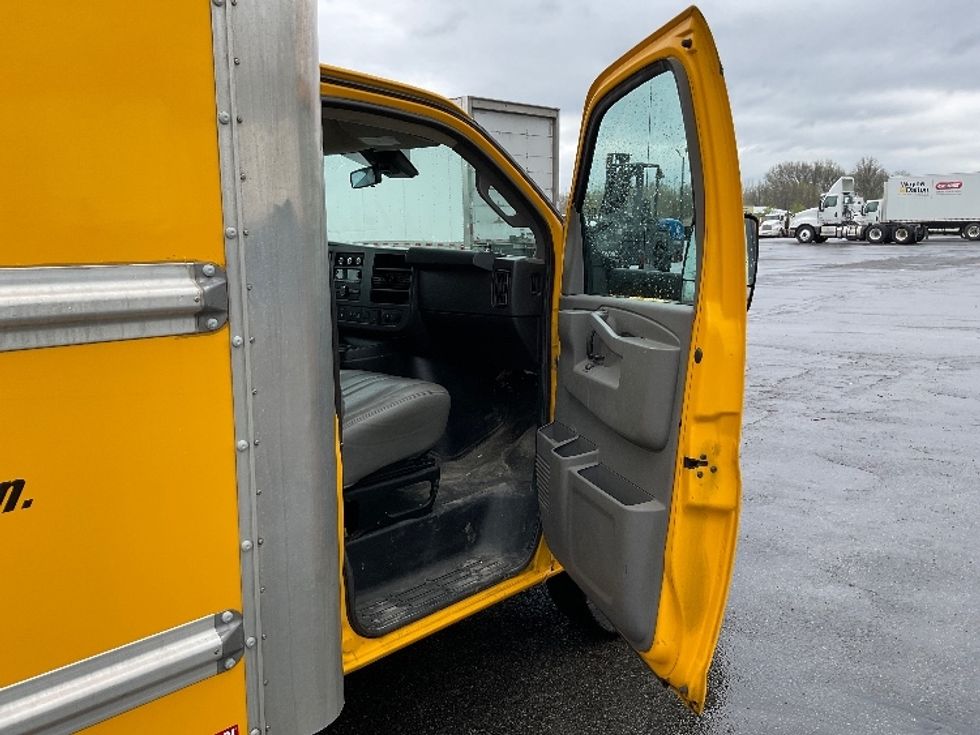 Light Duty Box Truck-Light and Medium Duty Trucks-GMC-2021-Savana G33903-Gahanna-OH-168,016\n\t\tmiles-$ 17,000 - Image 19