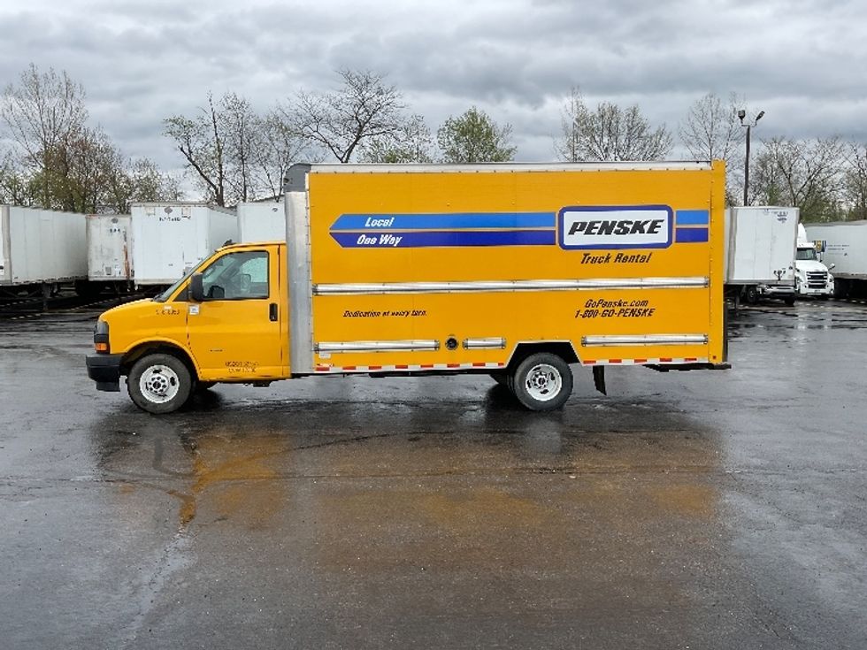 Light Duty Box Truck-Light and Medium Duty Trucks-GMC-2021-Savana G33903-Gahanna-OH-168,016\n\t\tmiles-$ 17,000 - Image 4
