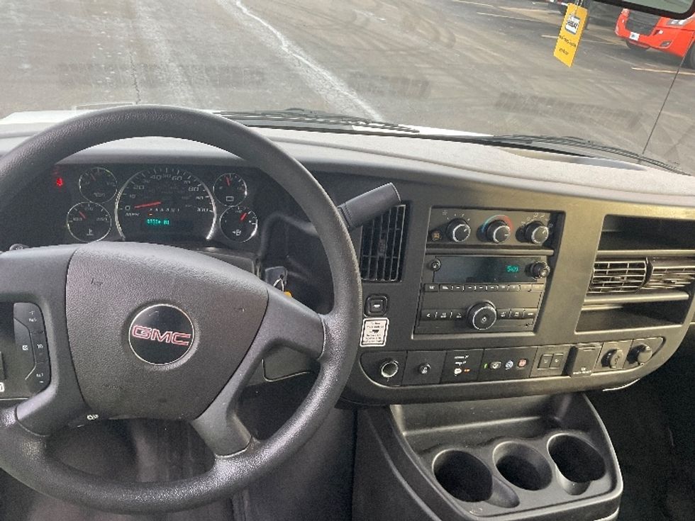 Light Duty Box Truck-Light and Medium Duty Trucks-GMC-2021-Savana G33903-Gahanna-OH-92,357\n\t\tmiles-$ 29,500 - Image 18