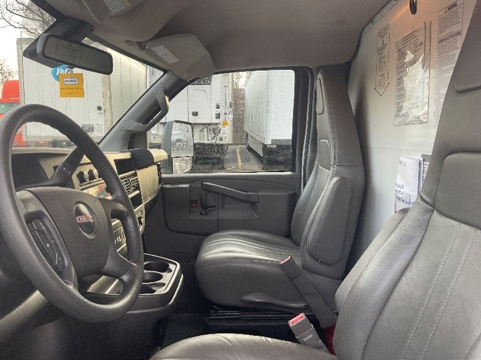 Light Duty Box Truck-Light and Medium Duty Trucks-GMC-2021-Savana G33903-Gahanna-OH-92,357\n\t\tmiles-$ 29,500 - Image 19