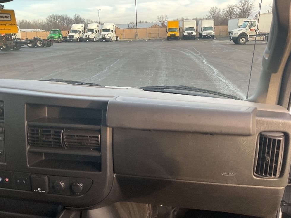 Light Duty Box Truck-Light and Medium Duty Trucks-GMC-2021-Savana G33903-Gahanna-OH-92,357\n\t\tmiles-$ 29,500 - Image 21