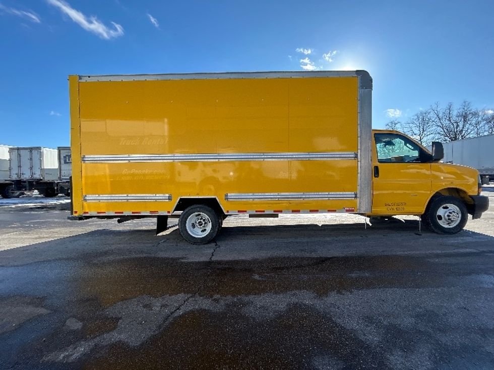 Light Duty Box Truck-Light and Medium Duty Trucks-GMC-2021-Savana G33903-Gahanna-OH-98,036\n\t\tmiles-$ 26,000 - Image 14