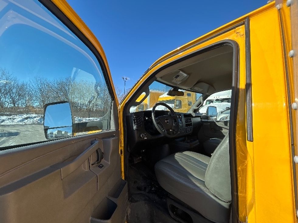 Light Duty Box Truck-Light and Medium Duty Trucks-GMC-2021-Savana G33903-Gahanna-OH-98,036\n\t\tmiles-$ 26,000 - Image 16