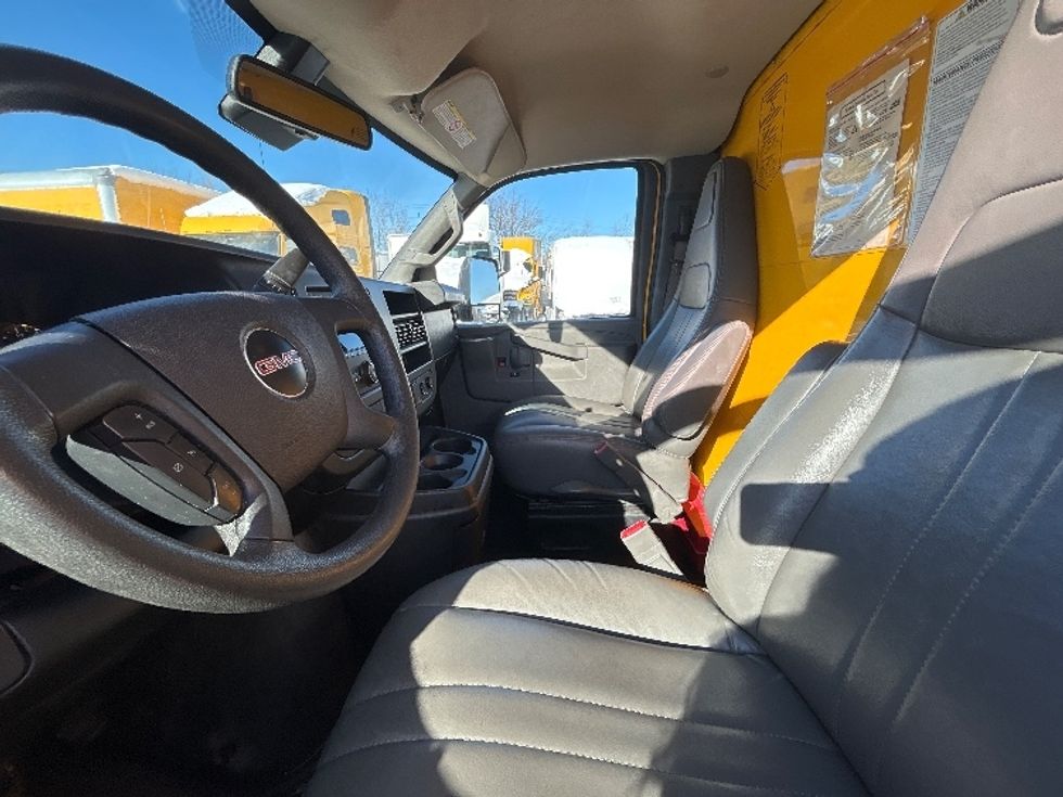 Light Duty Box Truck-Light and Medium Duty Trucks-GMC-2021-Savana G33903-Gahanna-OH-98,036\n\t\tmiles-$ 26,000 - Image 19